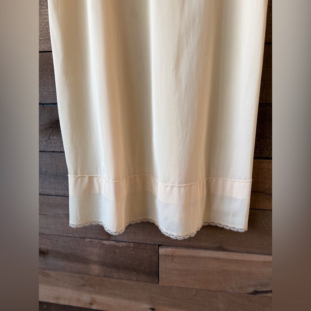 Vintage Vanity Fair Beige Lace Trim Nylon Slip Nightgown USA - Picture 7 of 12